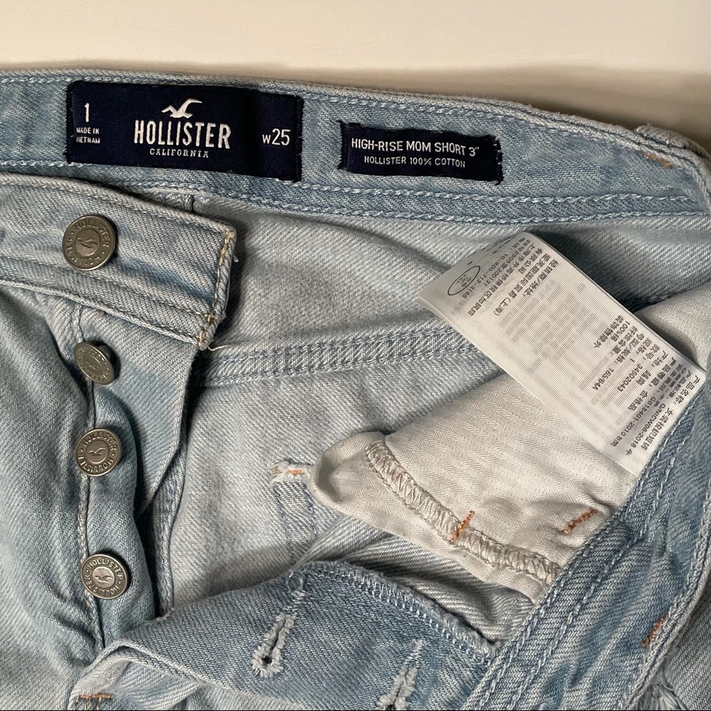 Hollister | High Rise Mom Shorts 3” Distressed - Picture 3 of 3